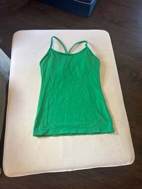 Lululemon Kelly Green Power Y Tank Top with Built-in Shelf Bra Size 6
